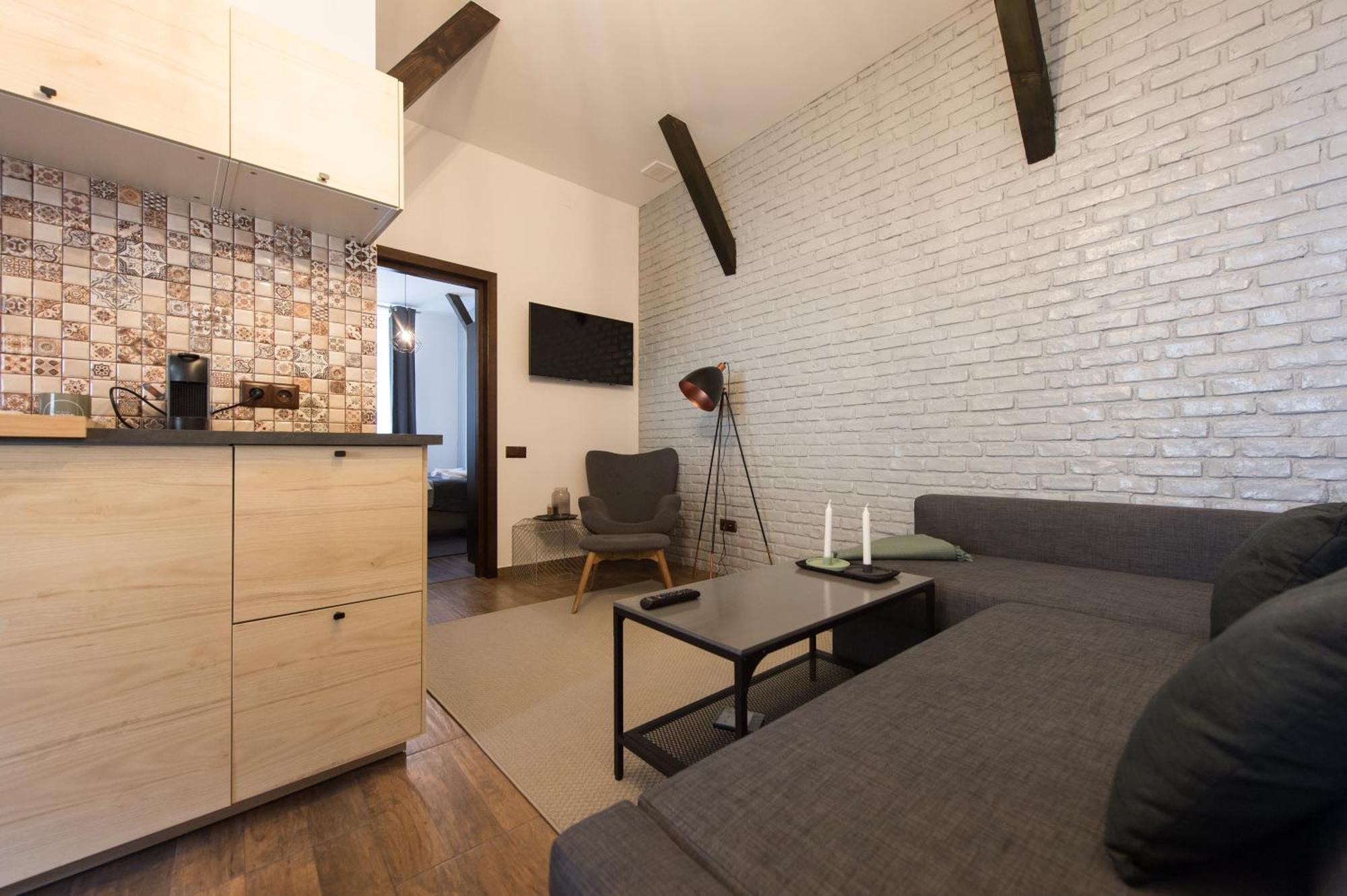 Lovely Brasov Flat With Patio And Mountain Views Exterior foto